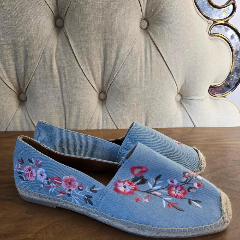 Light blue floral embroidered espadrilles size 10.5 WW